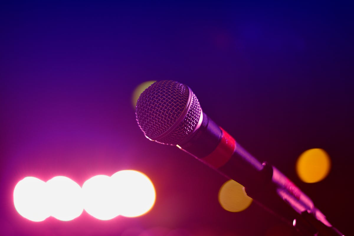 Wireless Microphone Rental Malaysia – Handheld & Lapel